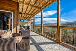 Luxury Cabin with Views of Mt. Leconte! Rare Find