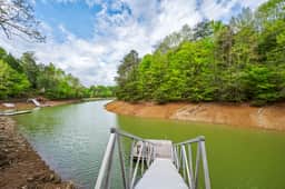Lakefront Cabin • Private Dock • Kayaks • Fire Pit