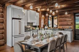 Modern Luxury Log Cabin, Sleeps 22