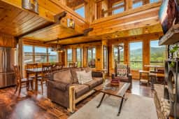 Luxury Cabin with Views of Mt. Leconte! Rare Find