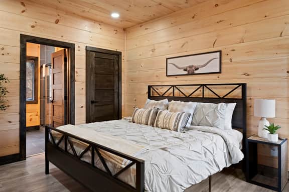 Modern Mountain Escape w/ Views, Hot Tub & Fireplace