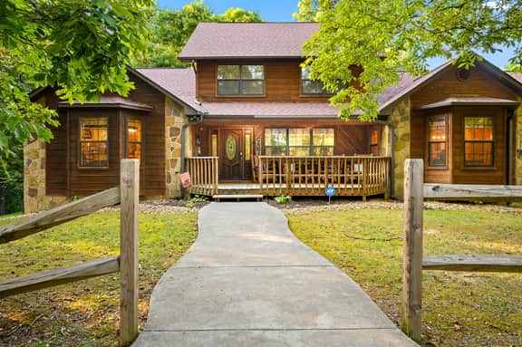 Pure Cabin Serenity Awaits – Book Your Escape!