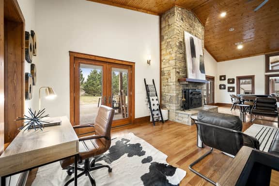 Mountain Views! One of a kind Mountain Stable!