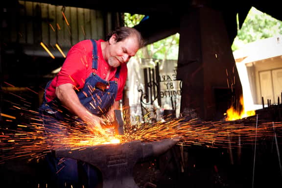 Kiki's Cabin: Fire Pit Nights & Hot Tub Bliss!