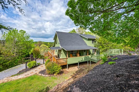 Lakefront Cabin • Private Dock • Kayaks • Fire Pit