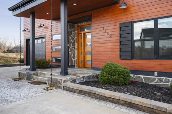 Luxe Lake Escape, Hot Tub, Firepit, Relax & Unwind!