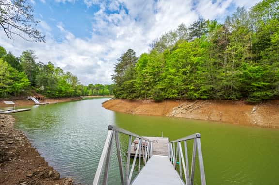 Lakefront Cabin • Private Dock • Kayaks • Fire Pit