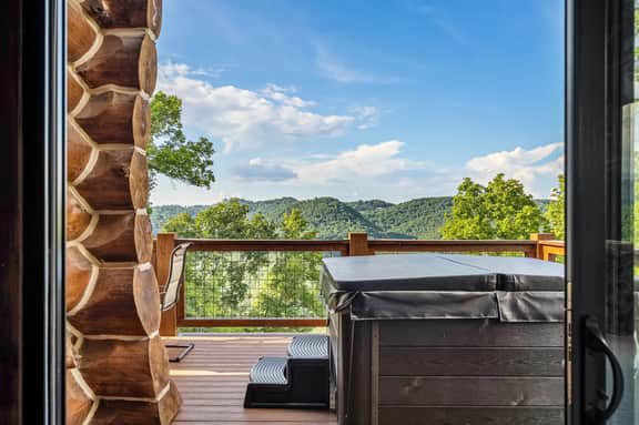 Modern Luxury Log Cabin, Sleeps 22