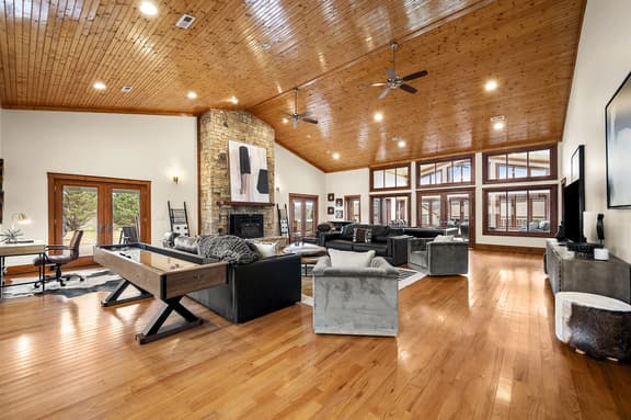 Mountain Views! One of a kind Mountain Stable!
