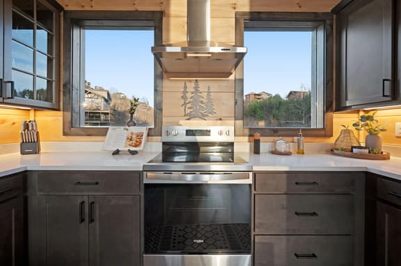 Modern Mountain Escape w/ Views, Hot Tub & Fireplace