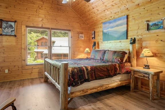 Minutes to Pigeon Forge! Cozy cabin for couples